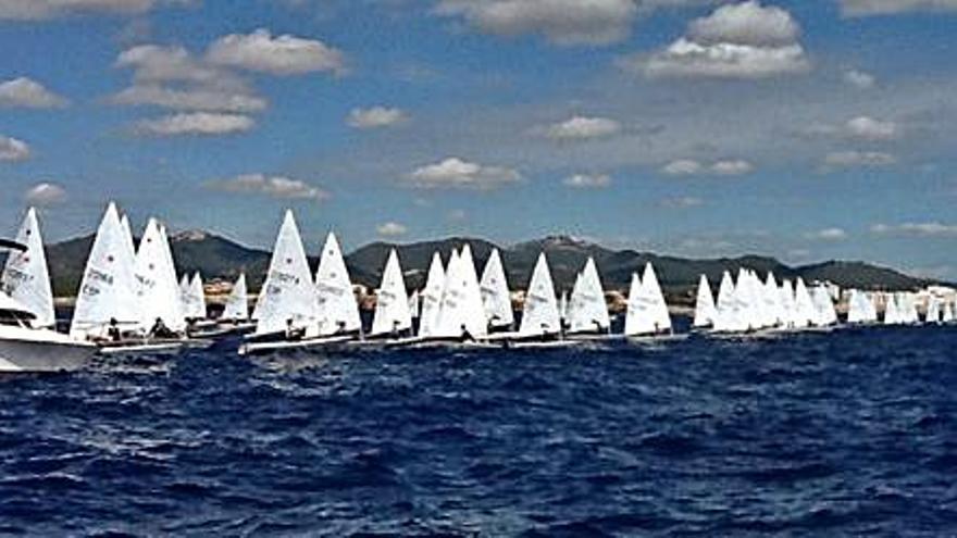 Cuatro navegantes del Club Náutico Ibiza compiten hoy en la Copa de España ILCA-6