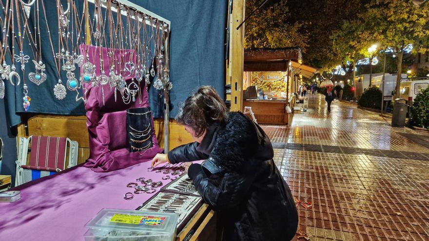 Una carroza con música y 18 personajes navideños recorren mañana el centro de Cáceres