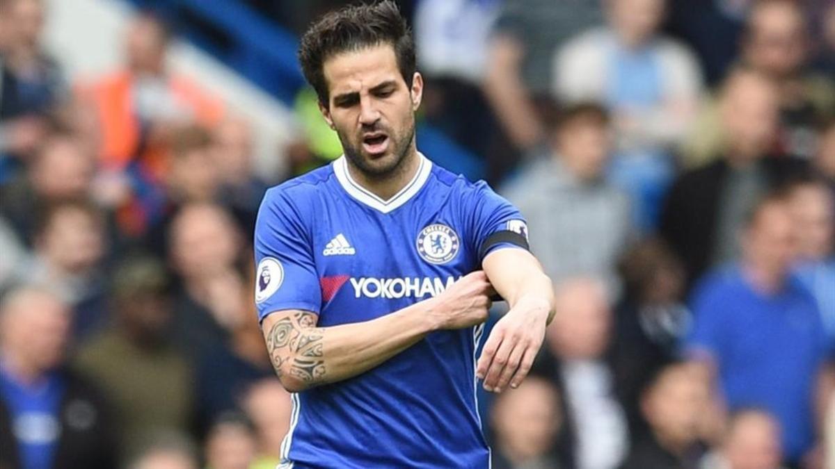 Cesc Fàbregas podría irse al Milan en la búsqueda de su titularidad