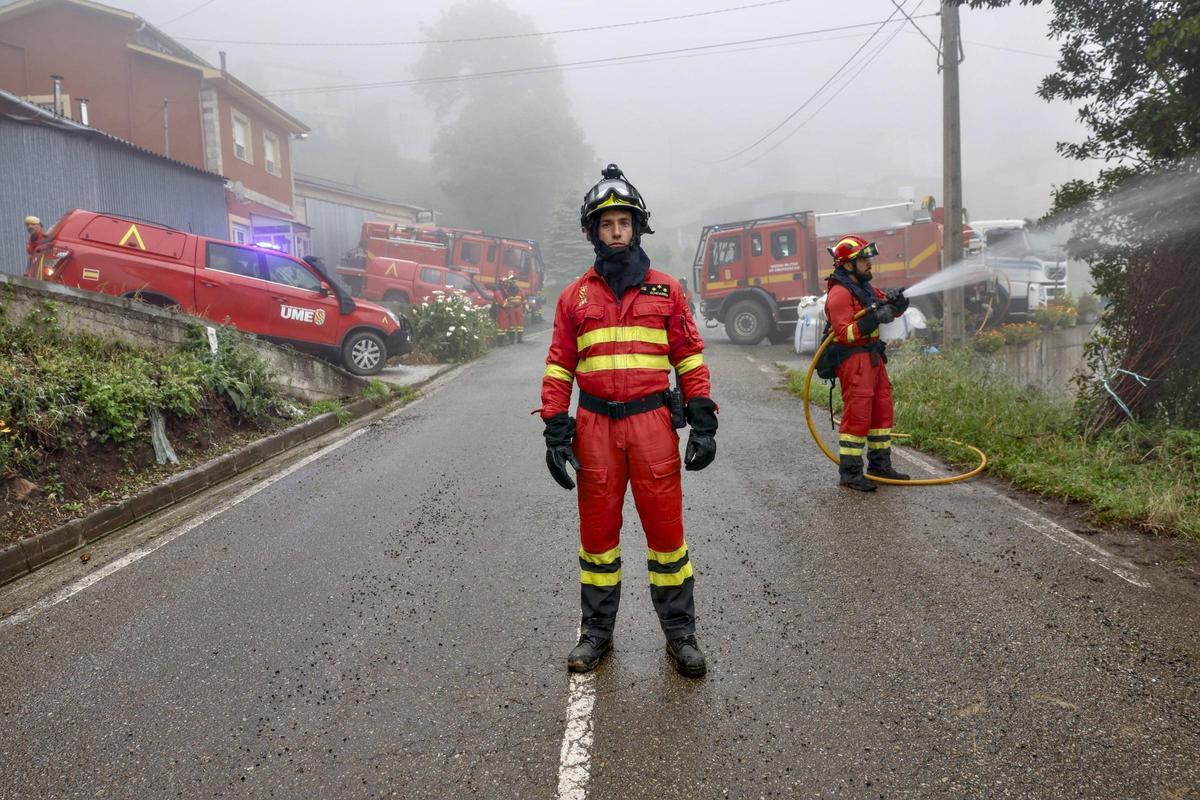 La UME se prepara en Valdés y Tineo para los incendios del verano