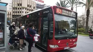 El autobús urbano en Alicante: un 23% de pasajeros más en un año, pero un 15% menos que antes de la pandemia