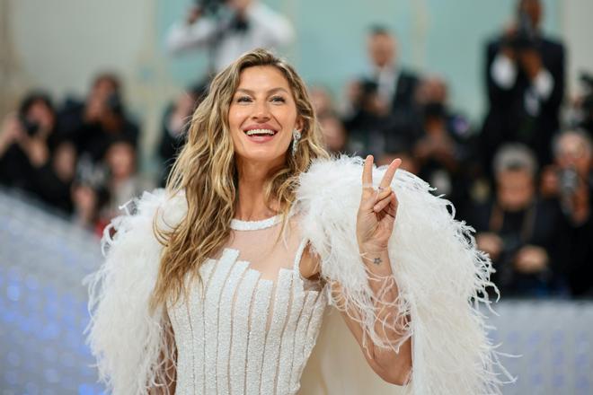 Gisele Bündchen en la gala MET con labios rosas