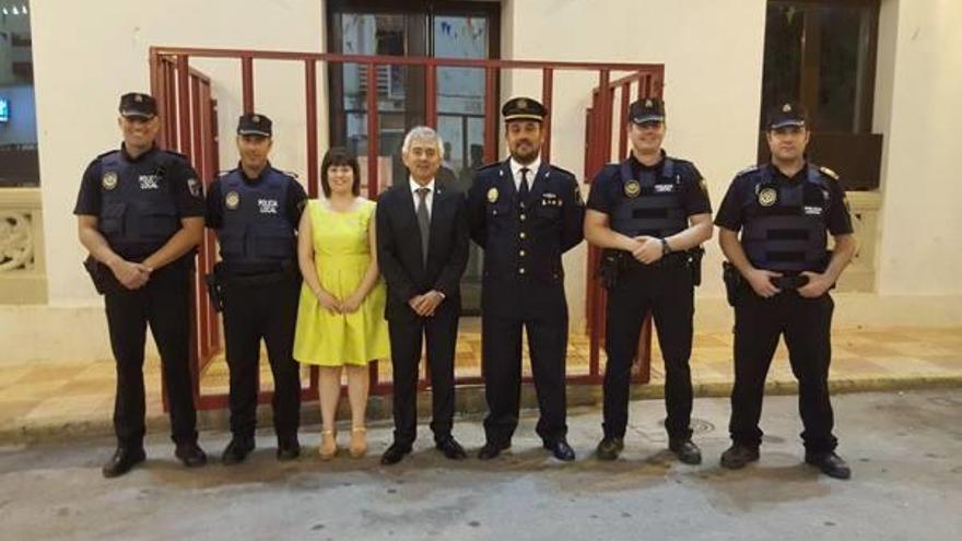 Los agentes de la Policía Local junto al alcalde en las últimas fiestas.