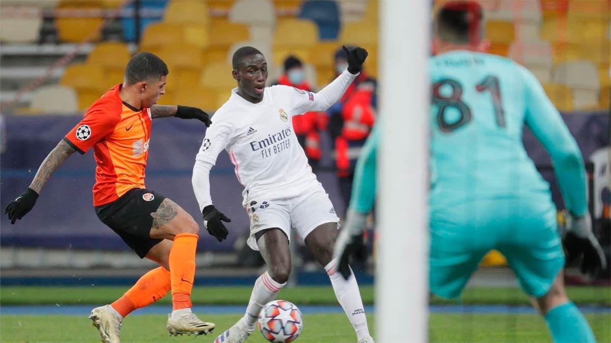 Mendy, durante un partido en la Champions