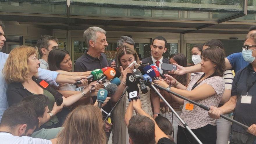 La madre de Marta Calvo, desolada a la salida del juicio: "Es un cobarde, tendría que haberse suicidado antes de matar a todas".