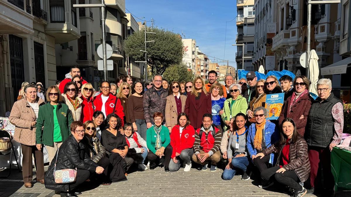 Colectivos participantes en la Feria Solidaria de ONG de Almassora.