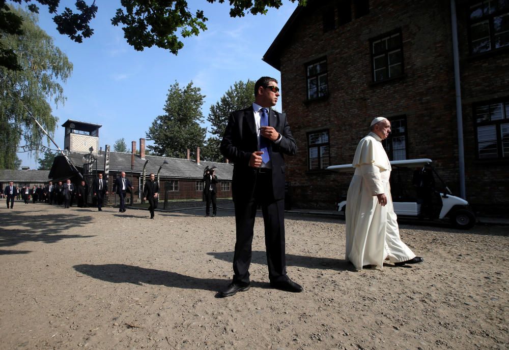 El Papa visita el campo de concentración de Auschwitz