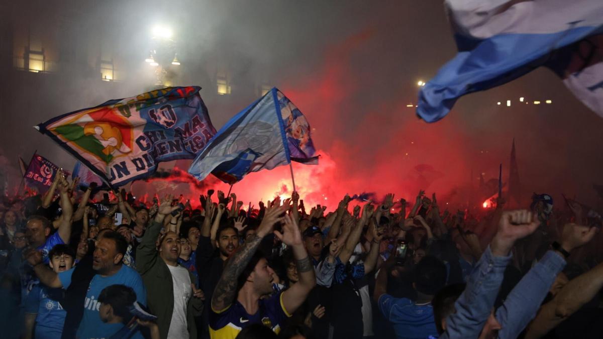 Emoción en las calles de Nápoles tras la victoria del 4º Scudetto
