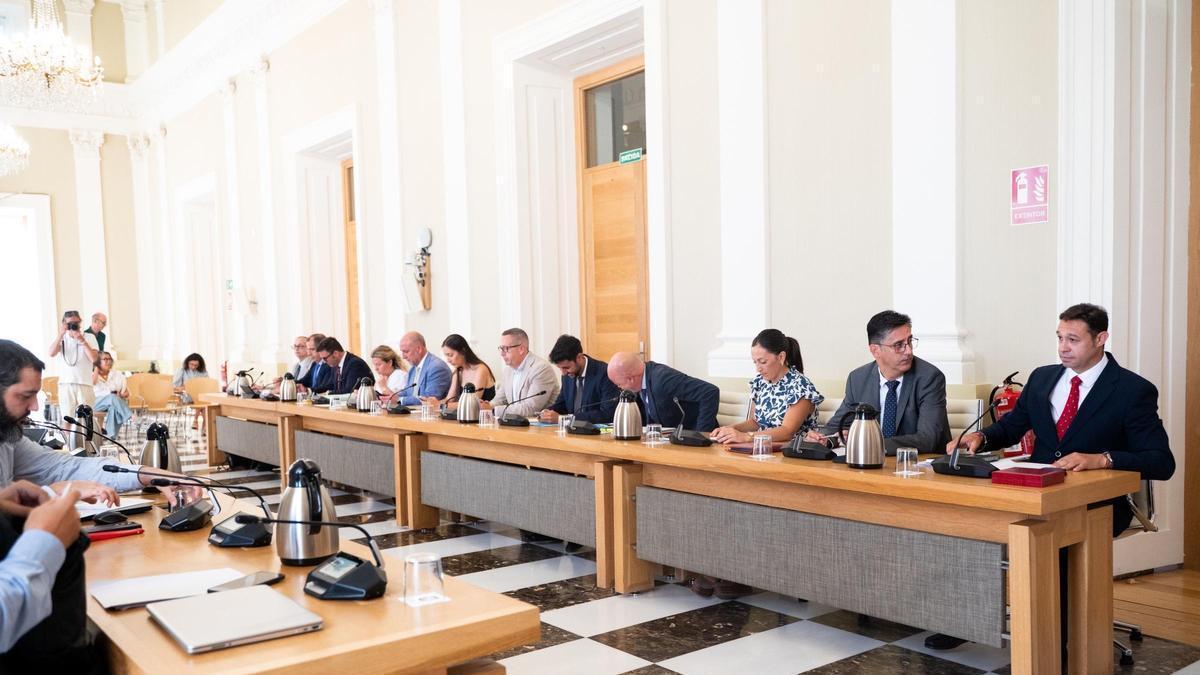 Pleno de junio, con Jaime Jabato (derecha) ya incorporado como nuevo edil.