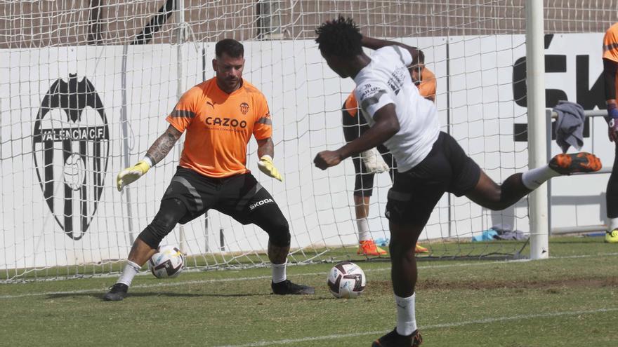 Iago Herrerín se queda en el Valencia CF