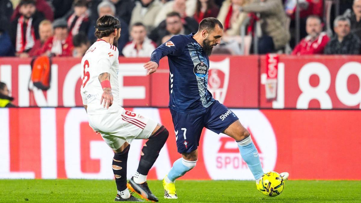 Borja Iglesias durante el partido Sevilla - Celta de anoche lunes.
