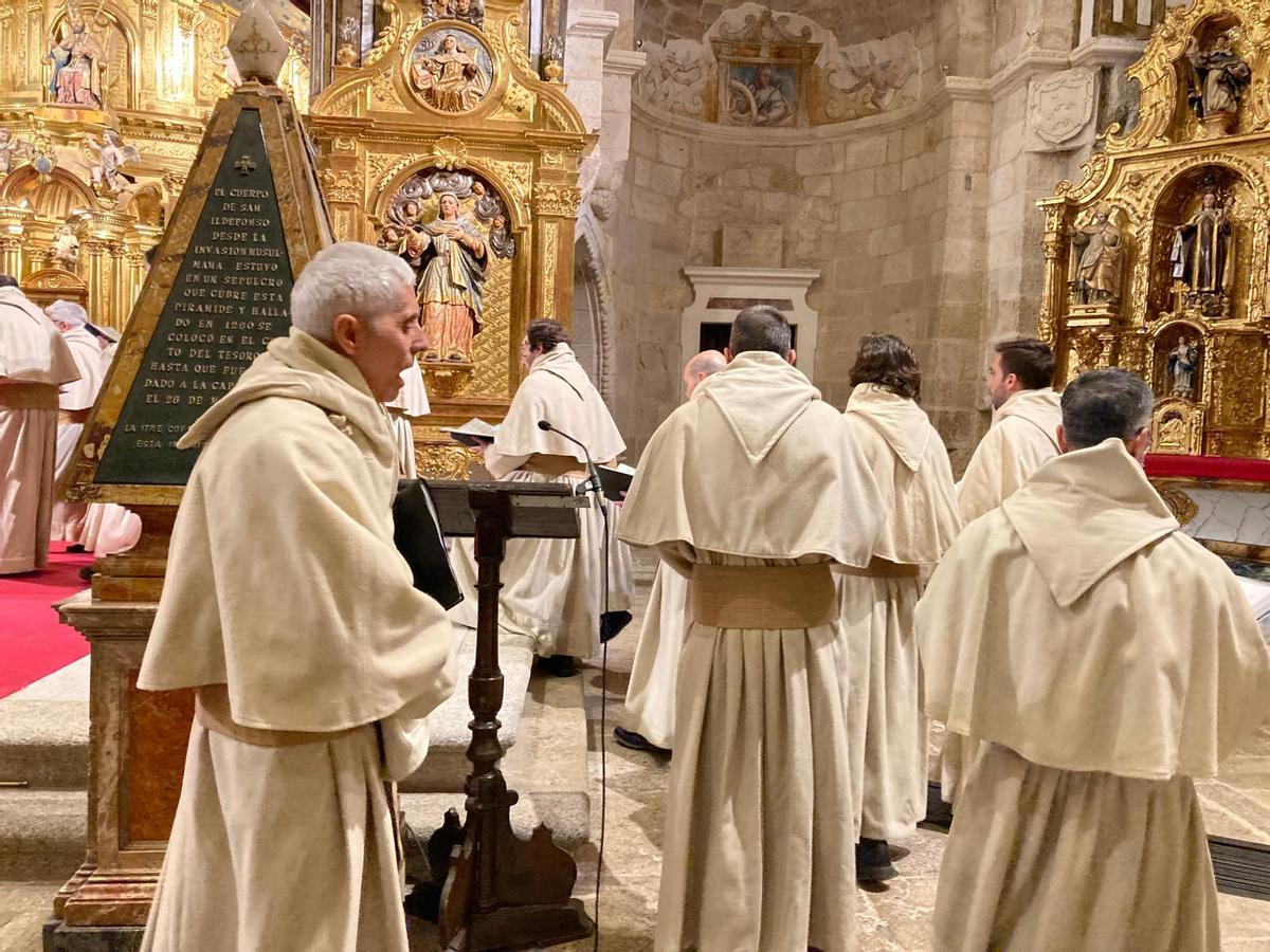 Coro de la Buena Muerte en el altar.jpeg Coro de la Buena Muerte en el altar.jpeg
