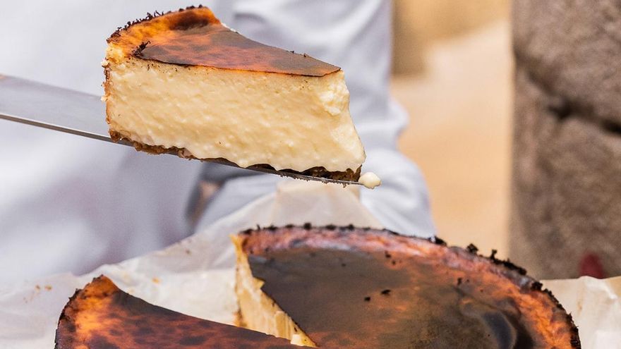Un popular influencer gastronómico visita &quot;el templo de las tartas de queso&quot; de Galicia: &quot;Han encontrado la perfección&quot;