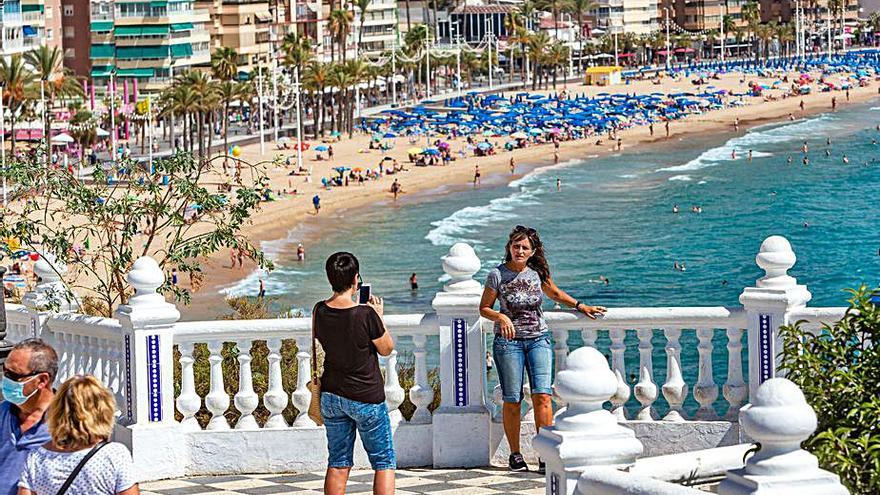 En estado crítico tras caer por un acantilado cuando hacía un selfi