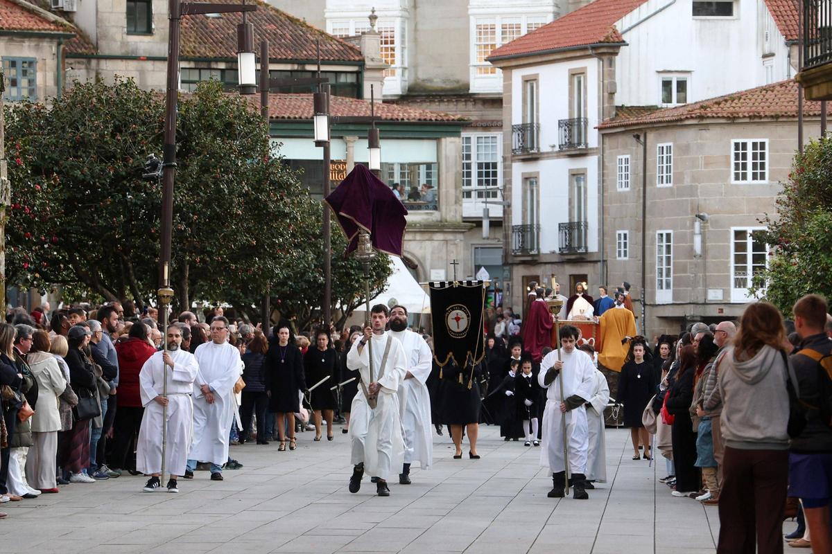 Las calles de Pontevedra vivieron un multitudinario Jueves Santo.