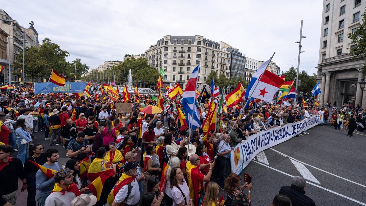 3.700 personas se manifiestan en Barcelona por el 12 de octubre