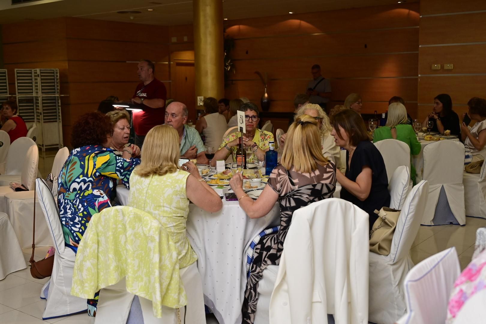Gala solidaria a beneficio de la Asociación Conta el Cáncer en Castelló