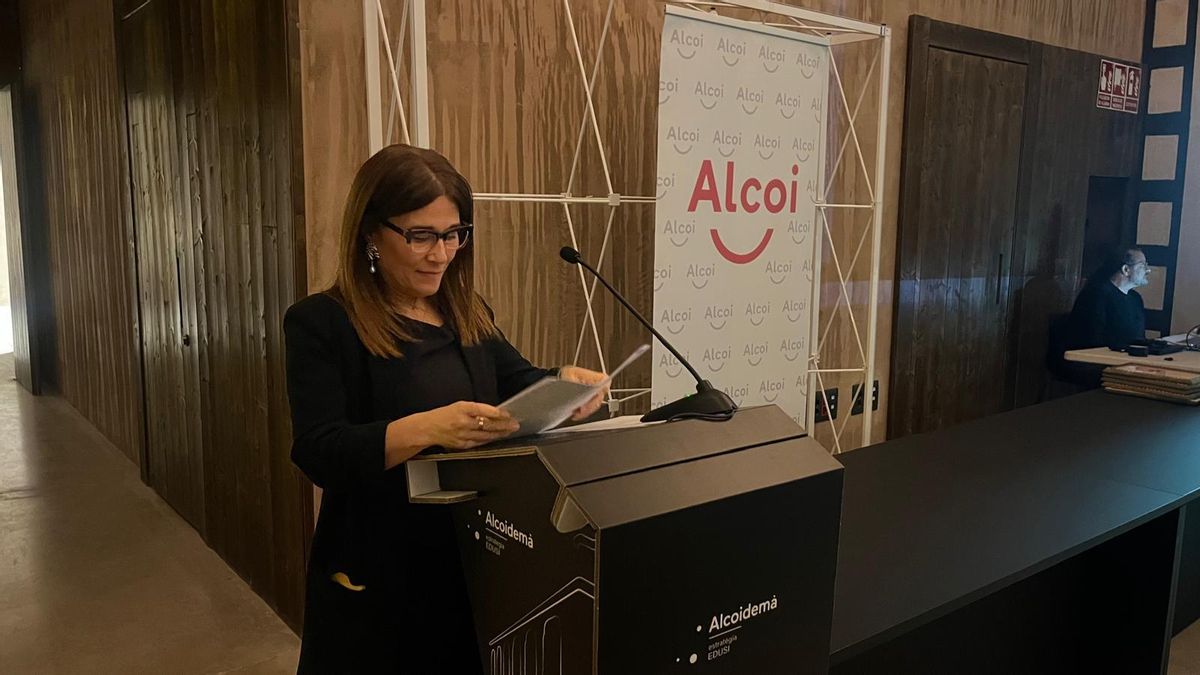 La edil Lorena Zamorano durante la presentación
