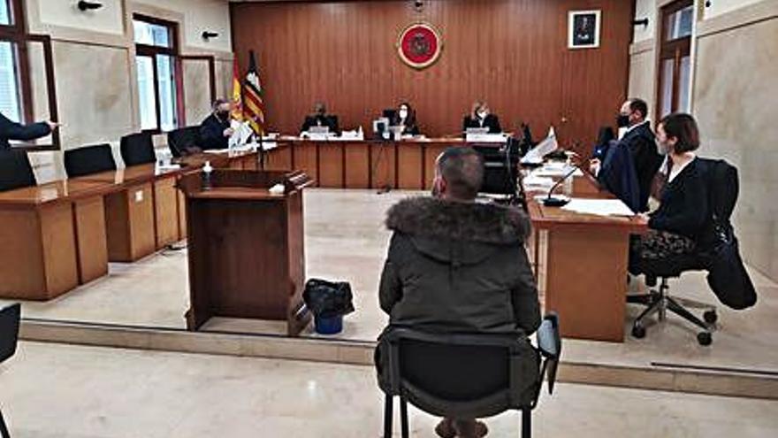 El acusado, durante el juicio.