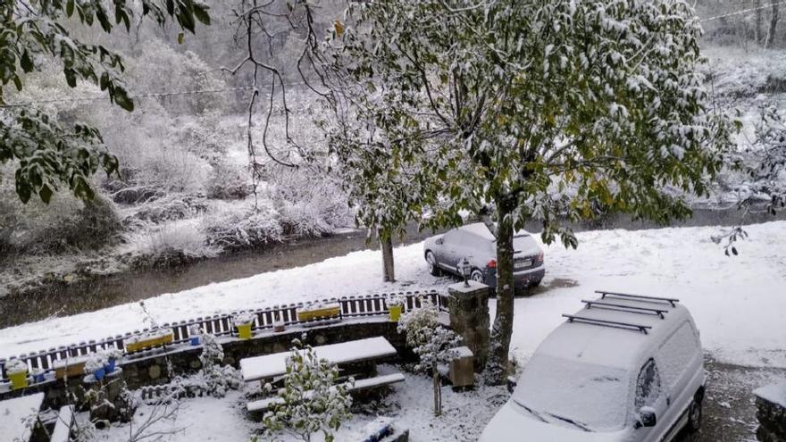 Vigo de Sanabria esta mañana cubierto por la nieve