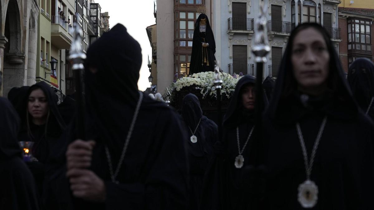 Zamora acompaña en su dolor a la Virgen de la Soledad
