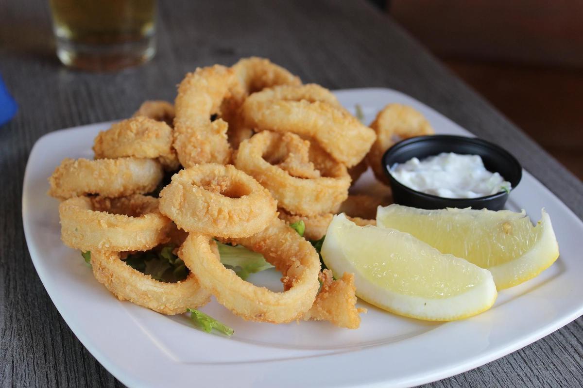 Tapa de calamares fritos.