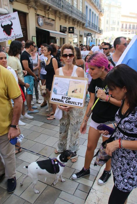 Centenares de personas se unen en Málaga contra la tauromaquia