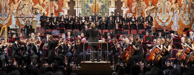 Ovacionat homenatge a Gaudí
