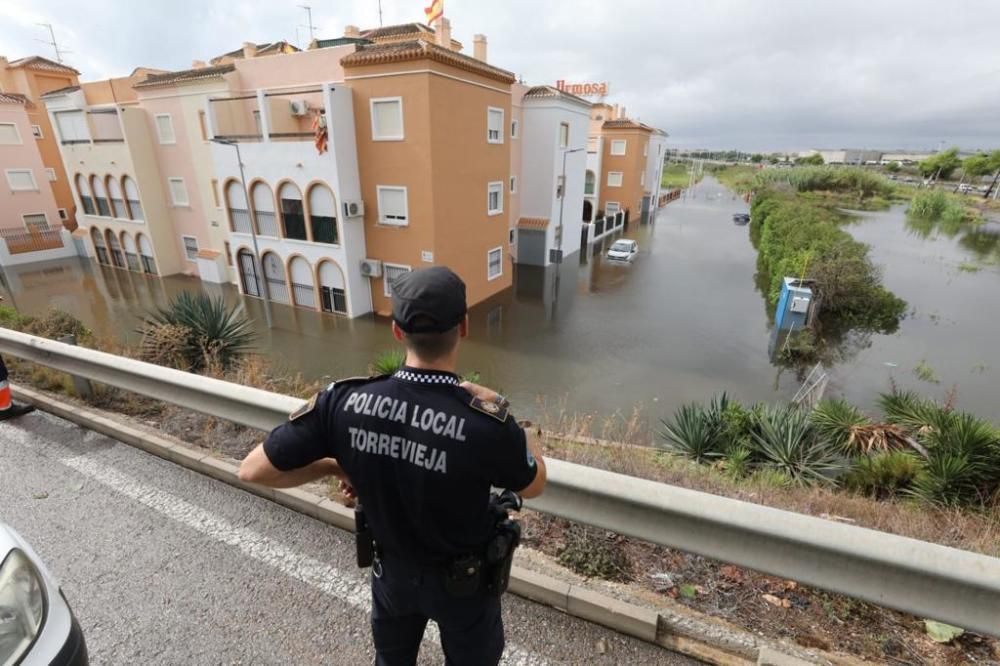 Torrevieja amanece con las calles inundadas