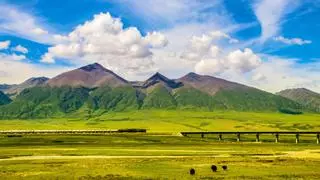 El recorrido ferroviario más extremo del mundo se llama “el tren al cielo” y suministra oxígeno a sus pasajeros