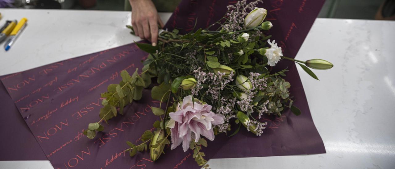 Las floristerías, listas para celebrar el día de la madre.