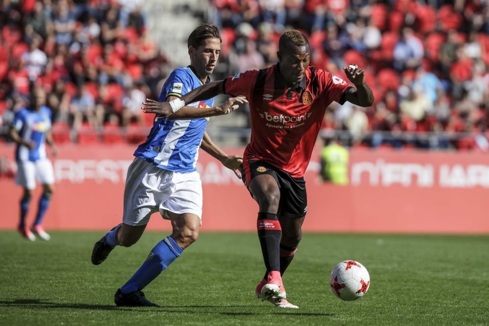 Un gol de Chechu Flores rescata un punto en Mallorca tras un penalti evitable concedido por Santamaria