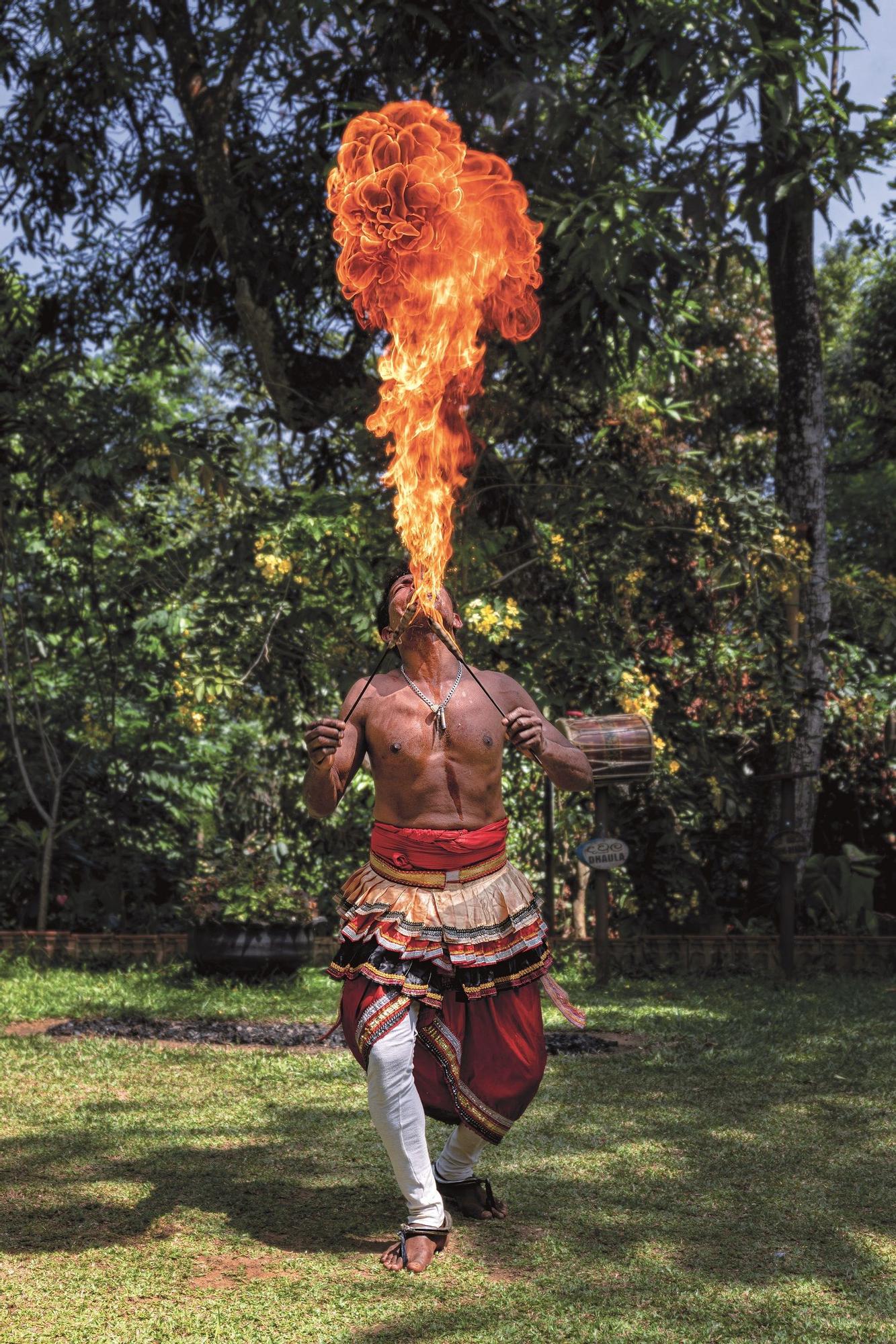 Espectáculo de danza ancestral en Kandy.