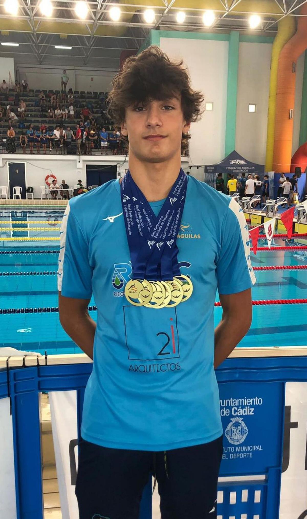 Álvaro Duro, con las cinco medallas que ganó en el último Nacional. | L.O.