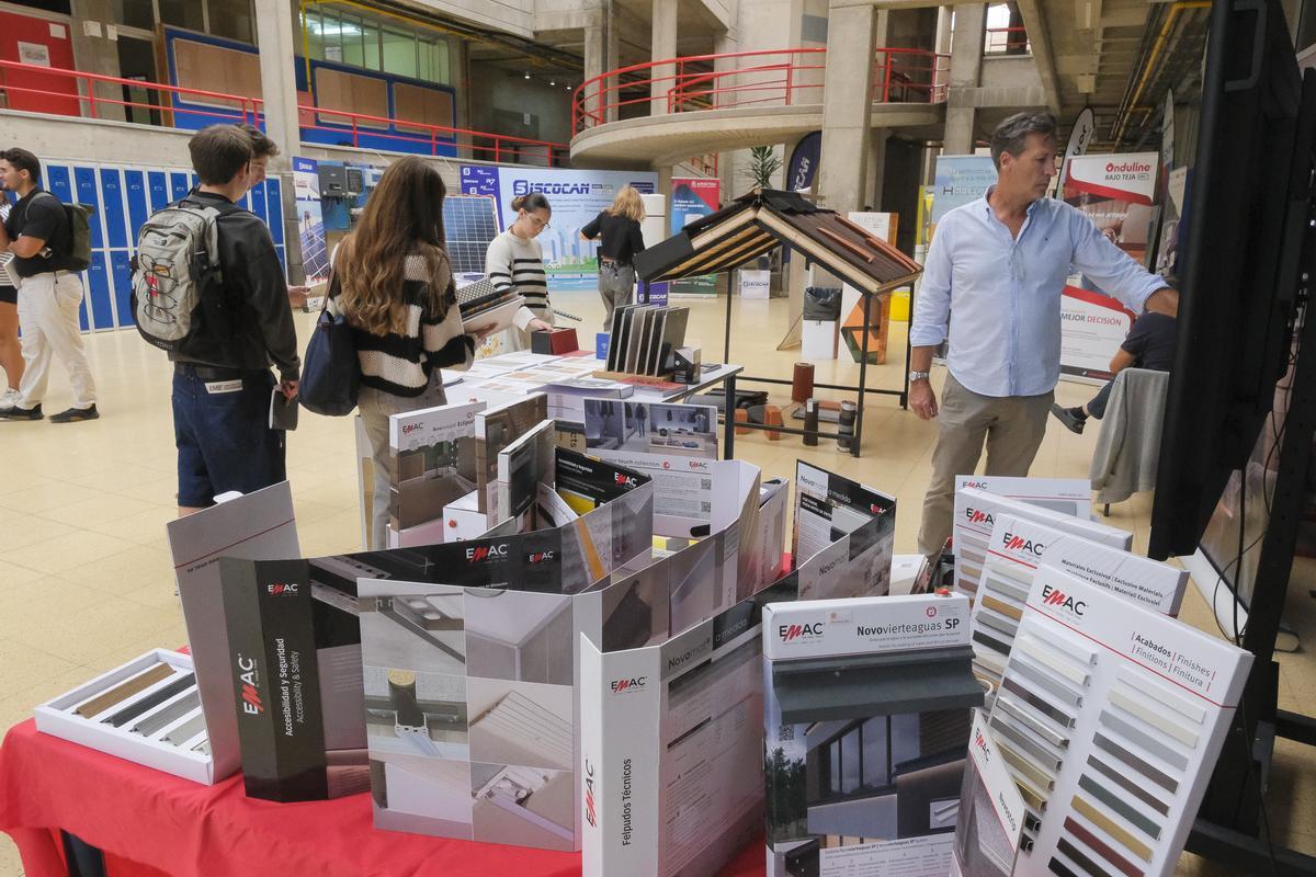 Puestos en la Escuela de Arquitectura con motivo de la Semana de la Arquitectura.