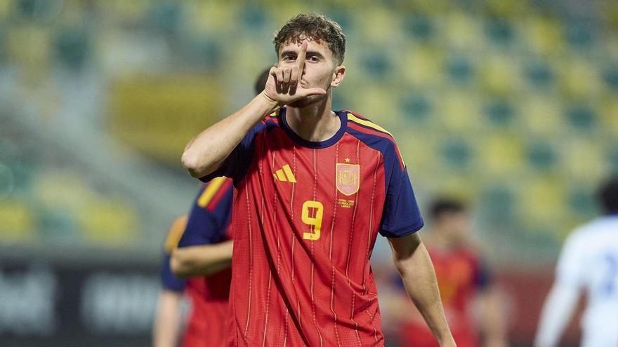 El malaguista Adrián Niño marca un tanto en la goleada de España sub-21 en Chipre (0-7)
