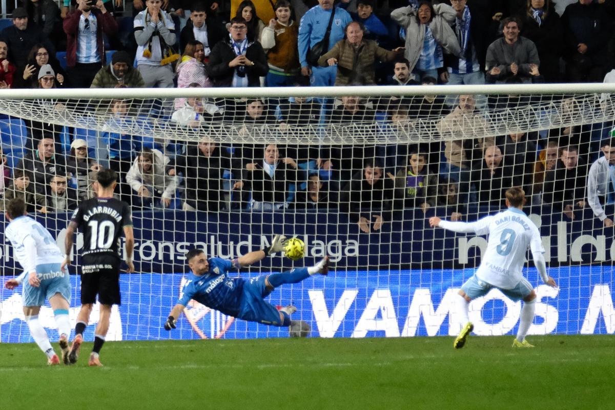 El Málaga CF se enfrenta al Real Zaragoza en La Rosaleda El Málaga CF se enfrenta al Real Zaragoza en La Rosaleda