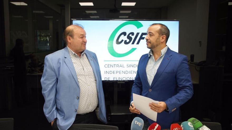 El presidente autonómico de CSIF, Carlos Hernando y el vicepresidente autonómico del sindicato, Enrique Vega (derecha).
