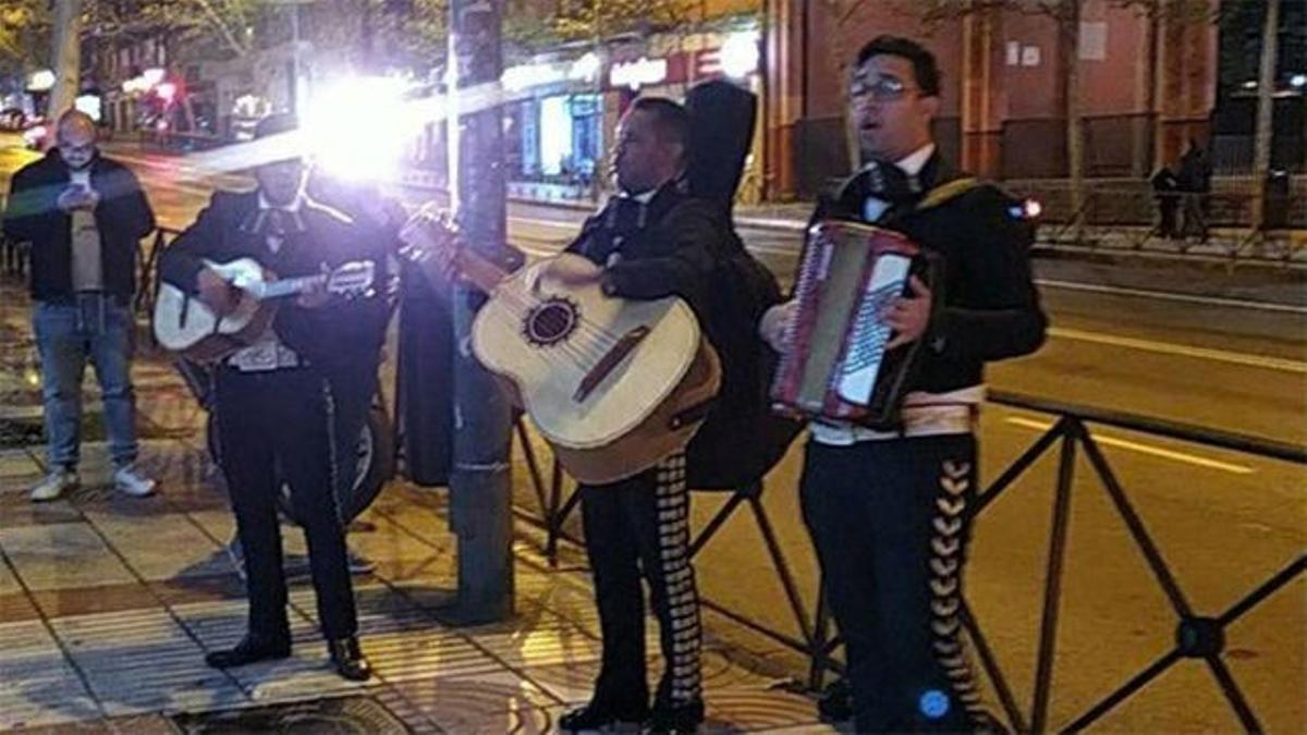 Forocoches envía a los mariachis a la sede de Ciudanos