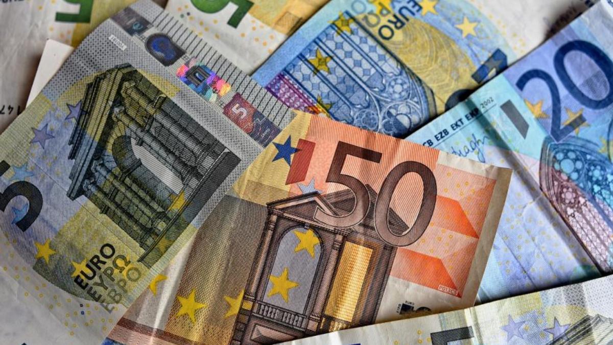 El aviso de Hacienda en pagos con dinero en efectivo: las multas pueden llegar hasta 2.500 euros