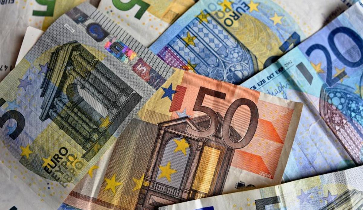 El aviso de Hacienda en pagos con dinero en efectivo: las multas pueden llegar hasta 2.500 euros