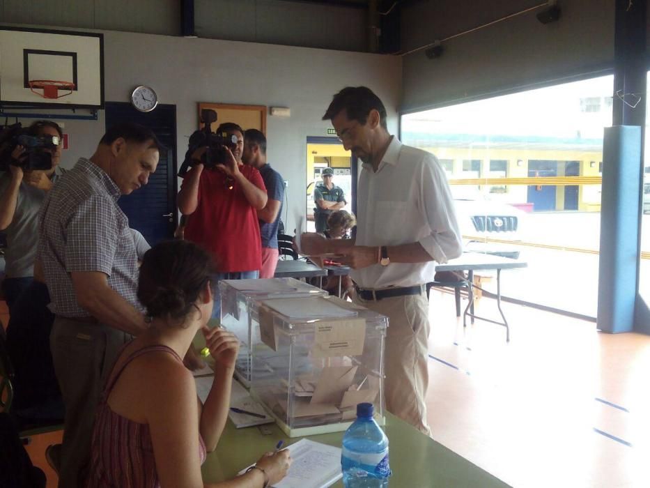 Los candidatos y cargos políticos de Baleares votan