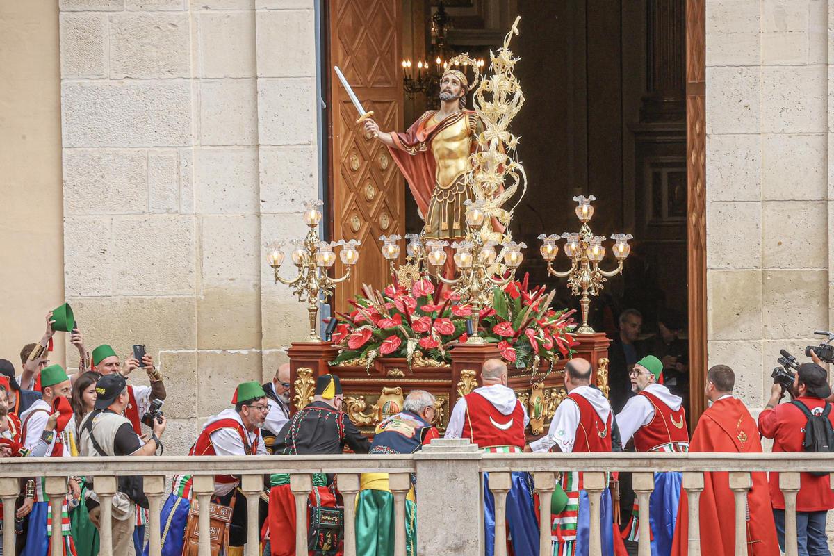 Así ha sido la bajada del San Bonifacio, Mártir de la ermita en Petrer