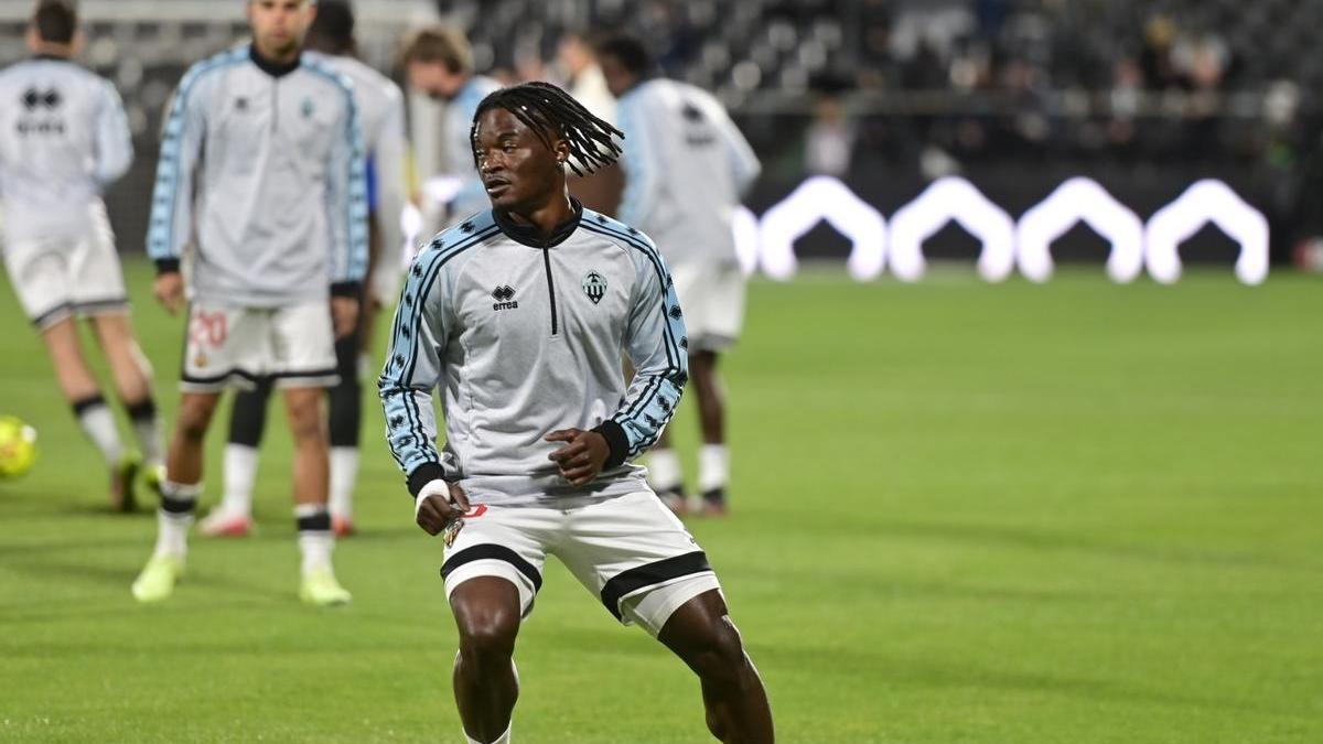 Cipenga en el calentamiento ante Las Palmas.