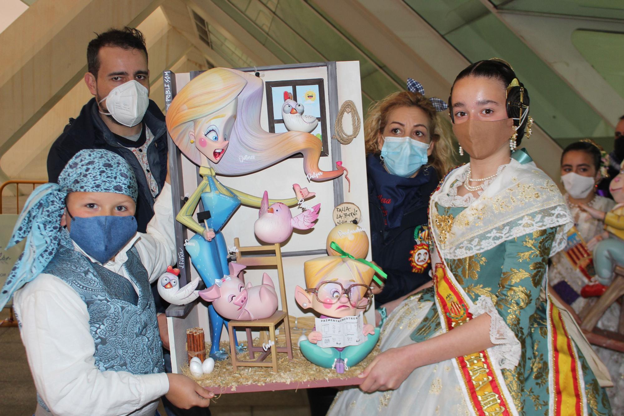 Los infantiles recogen los ninots de las Fallas 2022