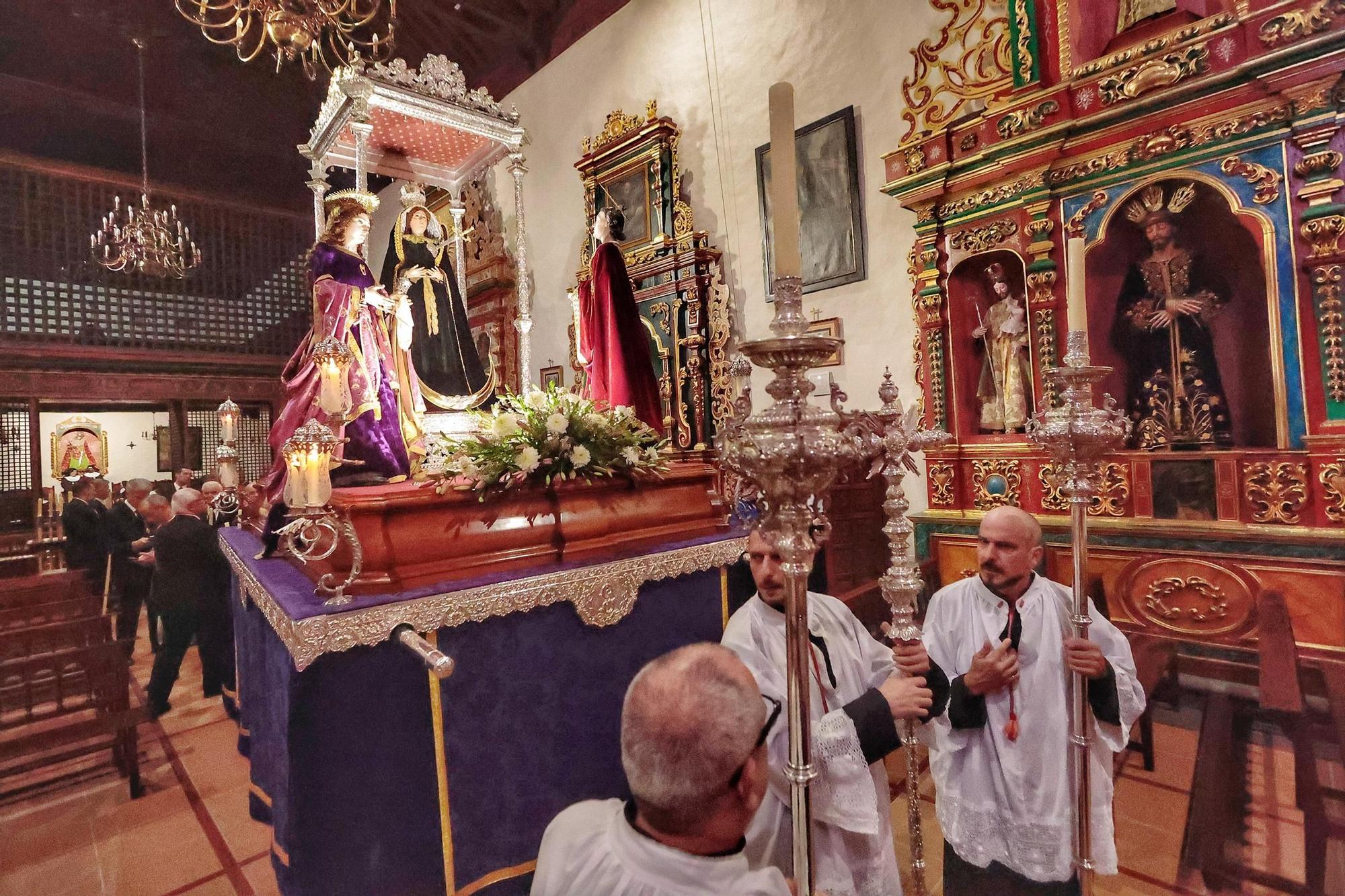 Procesión del paso de la Dolorosa, San Juan y la Magdalena del convento de Las Claras al Santuario del Cristo