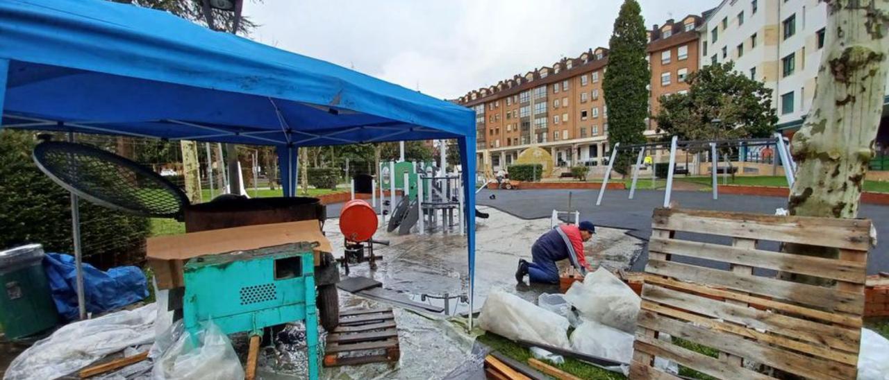 Obras en el parque Ovidio Libardón, en Lugo. | P. T.