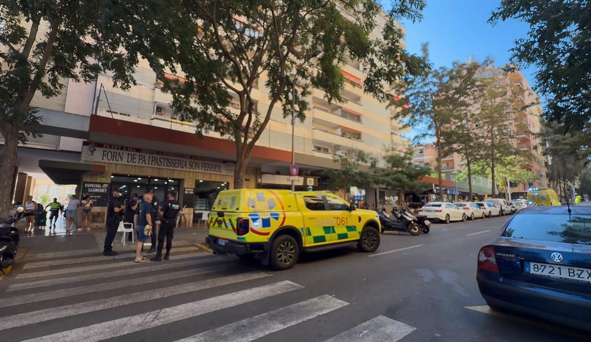 Dos heridos al caerles encima un suicida que se lanzó de un piso doce en Palma