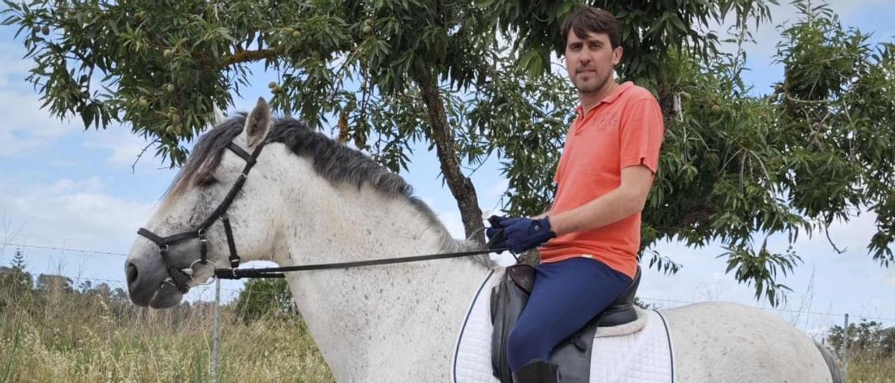 Tomeu Mulet, alcalde de Sineu y candidato popular, es un amante de los caballos.  | R.F.