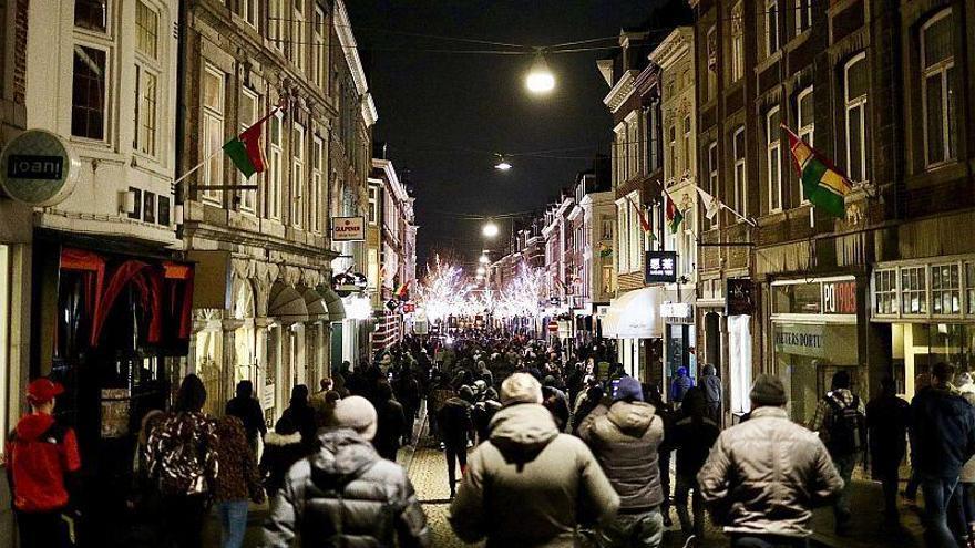 Al menos 131 detenidos tras la cuarta noche de disturbios en Holanda